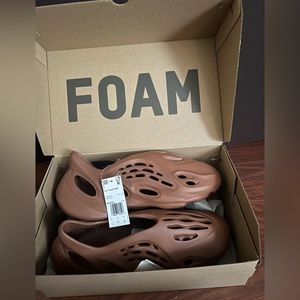 Yeezy Foam runner clay red/flax size 11
